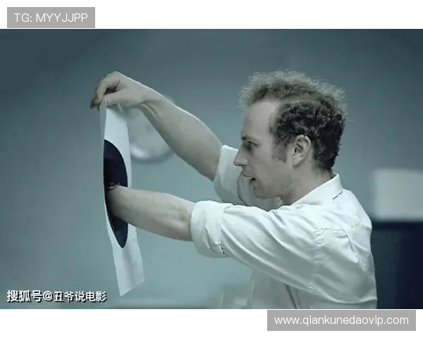 《黑洞》：一场关于人性、欲望与救赎的暗夜独白